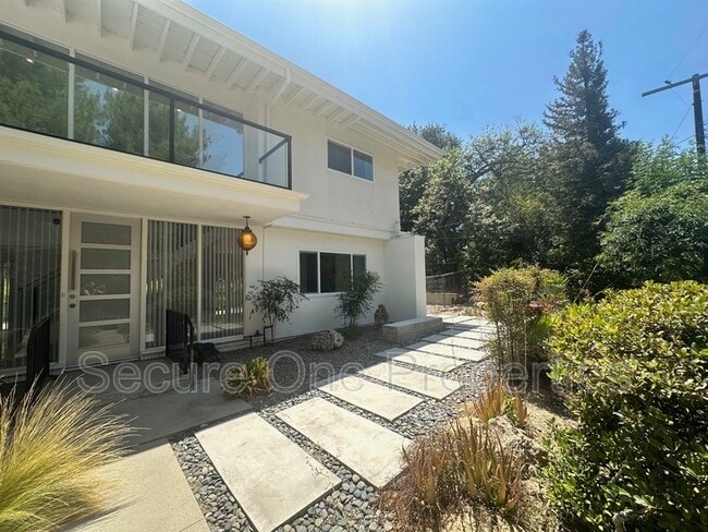 4654 Galendo St in Los Angeles, CA - Building Photo - Building Photo