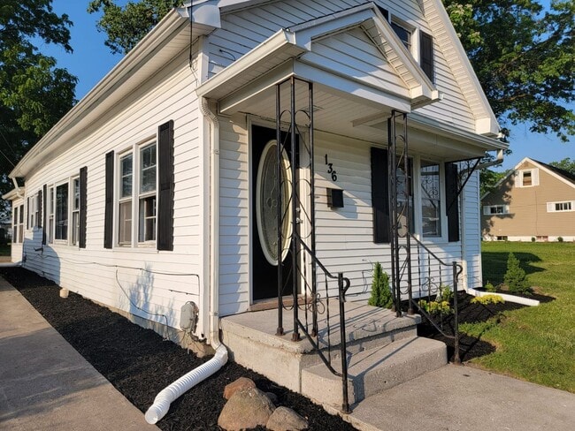 136 E Edwards St in Lima, OH - Building Photo - Building Photo