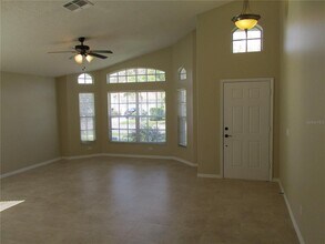 1524 Maximilian Dr in Zephyrhills, FL - Building Photo - Building Photo