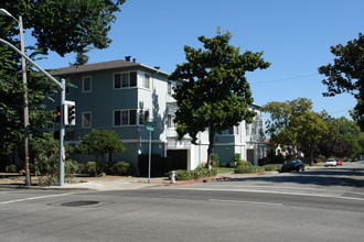 Lincoln Manor in Burlingame, CA - Foto de edificio - Building Photo