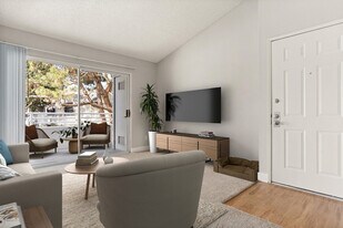 Colony Parc in Ventura, CA - Building Photo