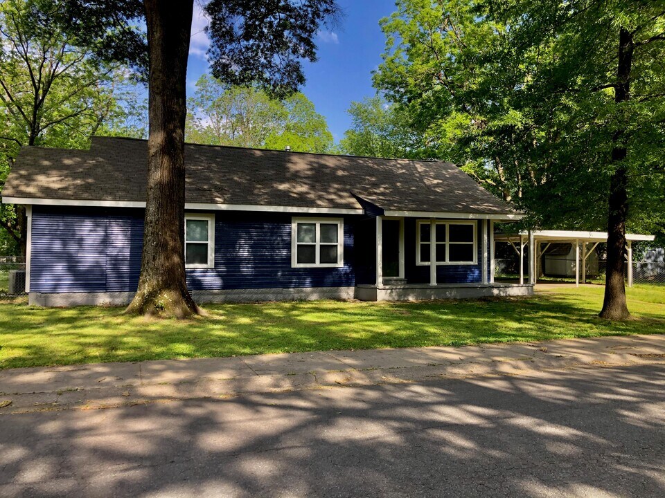 1120 Watkins St in Conway, AR - Building Photo