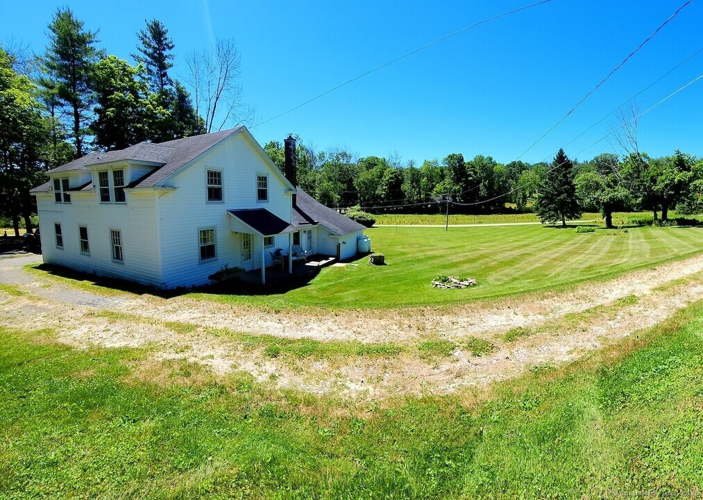 104 Sunset Ridge Rd in Norfolk, CT - Building Photo