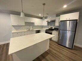 918 Providence Hwy in Dedham, MA - Building Photo