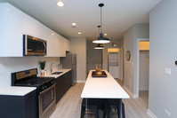 713 N Milwaukee Ave in Chicago, IL - Building Photo - Interior Photo