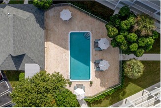 West Palm Lane Apartments in West Palm Beach, FL - Foto de edificio - Building Photo