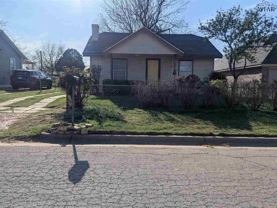 2710 Sherman Rd in Wichita Falls, TX - Foto de edificio