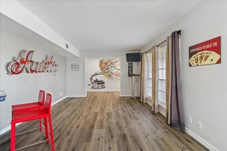 1705 Pebble Brook Dr in Austin, TX - Building Photo - Building Photo