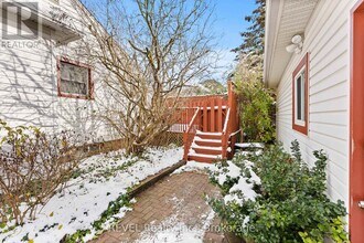 7962 Booth St in Niagara Falls, ON - Building Photo - Building Photo