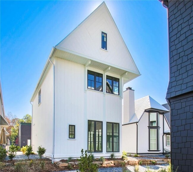 property at 135 Carlyle Ln