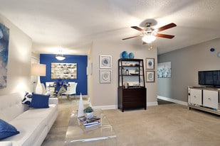 Sterling Bluff in Savannah, GA - Building Photo