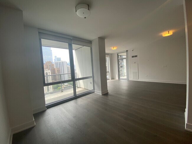 11 E Walton St in Chicago, IL - Building Photo - Building Photo