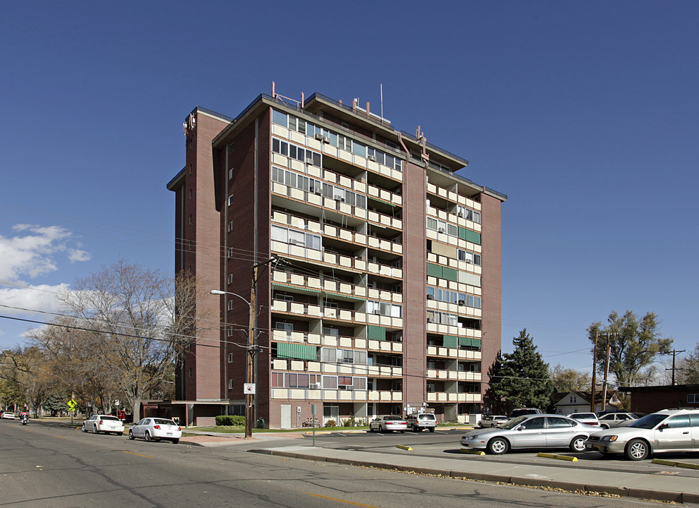 Presbyterian Towers in Pueblo, CO - Building Photo