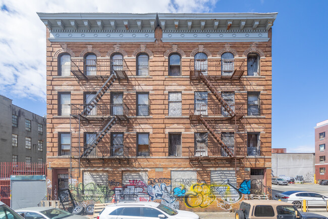 28 Alabama Ave in Brooklyn, NY - Foto de edificio - Building Photo