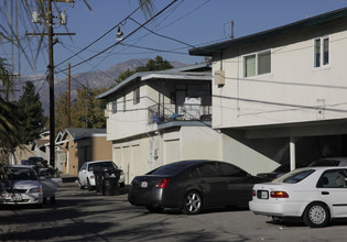 737 N Palmetto Ave in Ontario, CA - Foto de edificio - Building Photo