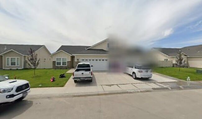 property at 745 Shadowleaf Ave