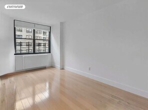 301 E 87th St in New York, NY - Building Photo - Building Photo
