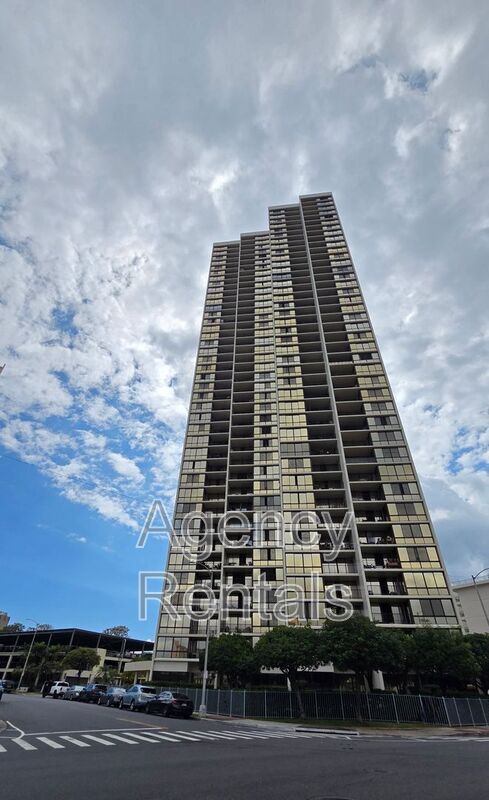990 Ala Nanala St in Honolulu, HI - Building Photo - Building Photo