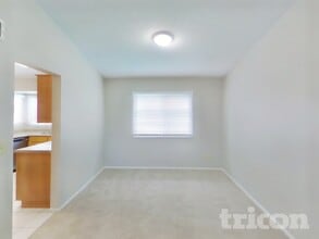 5212 N 69th Ave in Glendale, AZ - Foto de edificio - Building Photo