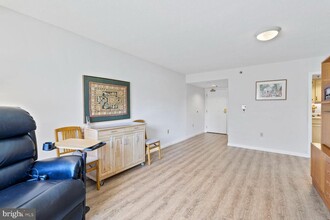 900 N Taylor St in Arlington, VA - Building Photo - Building Photo
