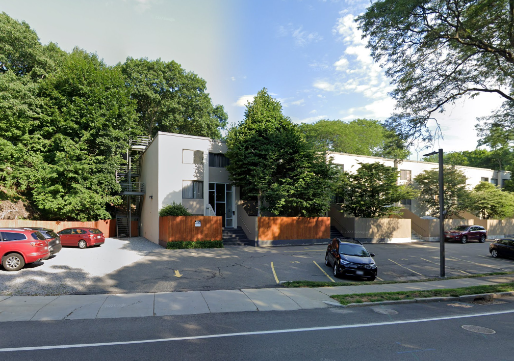 51 Grove St, Unit A in Chestnut Hill, MA - Foto de edificio