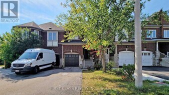 112 Revelstoke Crescent in Richmond Hill, ON - Building Photo