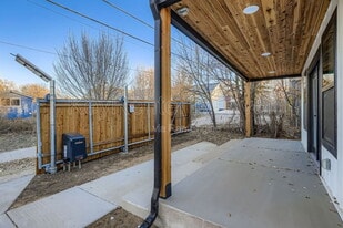 154 S Stuart St in Denver, CO - Building Photo