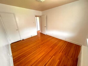 518 Glen Echo Rd, Unit 518 B in Philadelphia, PA - Foto de edificio - Building Photo