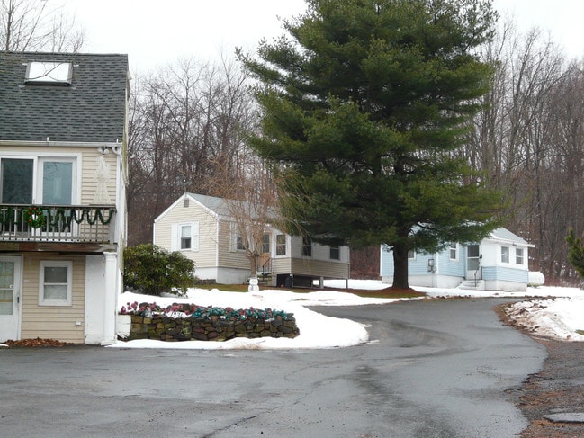 1952 Middletown Ave in Northford, CT - Building Photo - Building Photo
