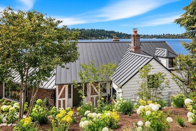 11 Enatai Dr in Bellevue, WA - Building Photo - Building Photo