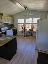 20615 Conestoga Trail in Redding, CA - Building Photo - Building Photo