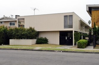 706 S Fir Ave in Inglewood, CA - Foto de edificio - Building Photo