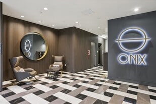 Onix Hollywood in Los Angeles, CA - Building Photo