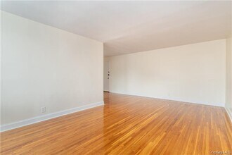 411 Bronx River Rd in Yonkers, NY - Building Photo - Building Photo