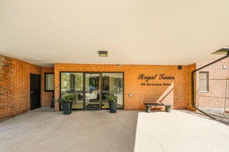 Regal Tower in Chatham-Kent, ON - Building Photo - Building Photo