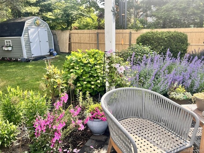 49 Fanning Ave in Hampton Bays, NY - Building Photo - Building Photo