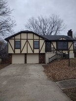 309 Manor St in Warrensburg, MO - Building Photo