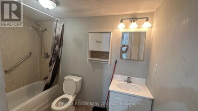 244 Van Kirk Dr in Brampton, ON - Building Photo - Building Photo