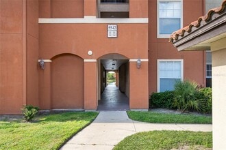 5542 Metrowest Blvd in Orlando, FL - Building Photo - Building Photo