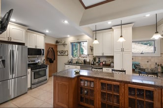 6324 W Wells St in Wauwatosa, WI - Building Photo - Building Photo