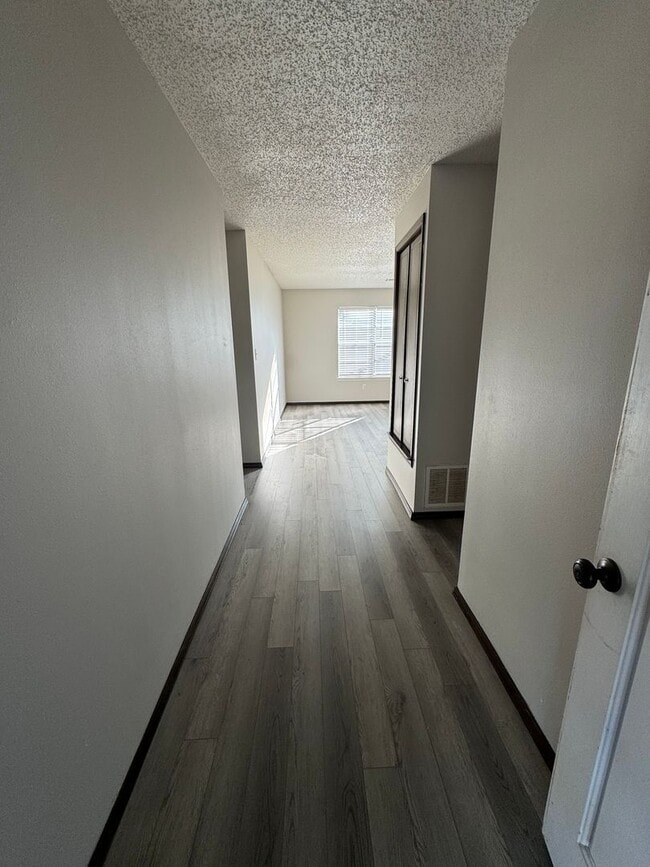 2016 W Jefferson St in Siloam Springs, AR - Building Photo - Building Photo