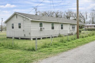 407 Nugier Ave in Abbeville, LA - Building Photo - Building Photo