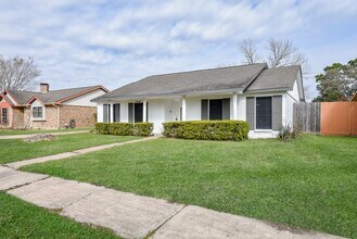 11623 Kirkhollow Dr in Houston, TX - Foto de edificio - Building Photo