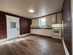 800 N Rogers Ave in Springfield, MO - Building Photo - Building Photo