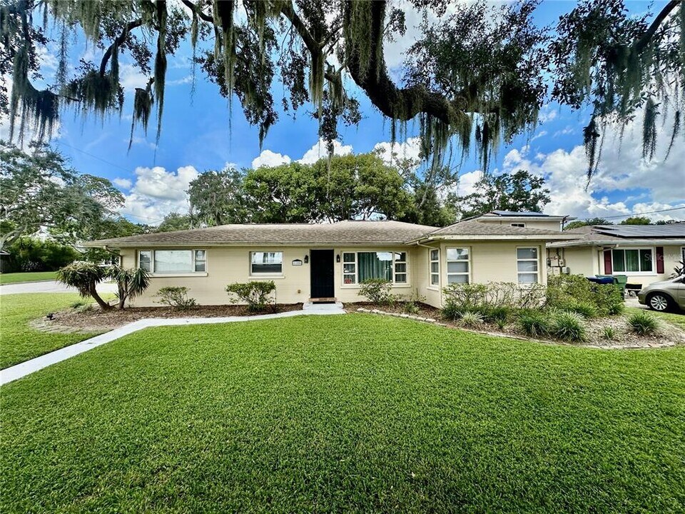 1105 N Lake Otis Dr SE in Winter Haven, FL - Building Photo