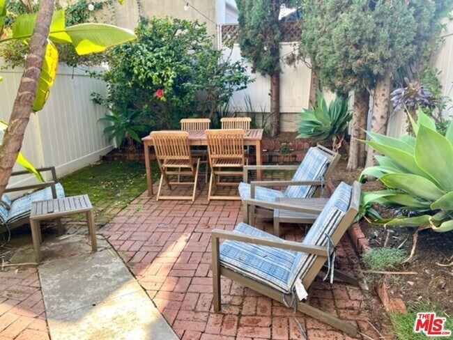 1727 1/2 Malcolm Ave in Los Angeles, CA - Building Photo - Building Photo