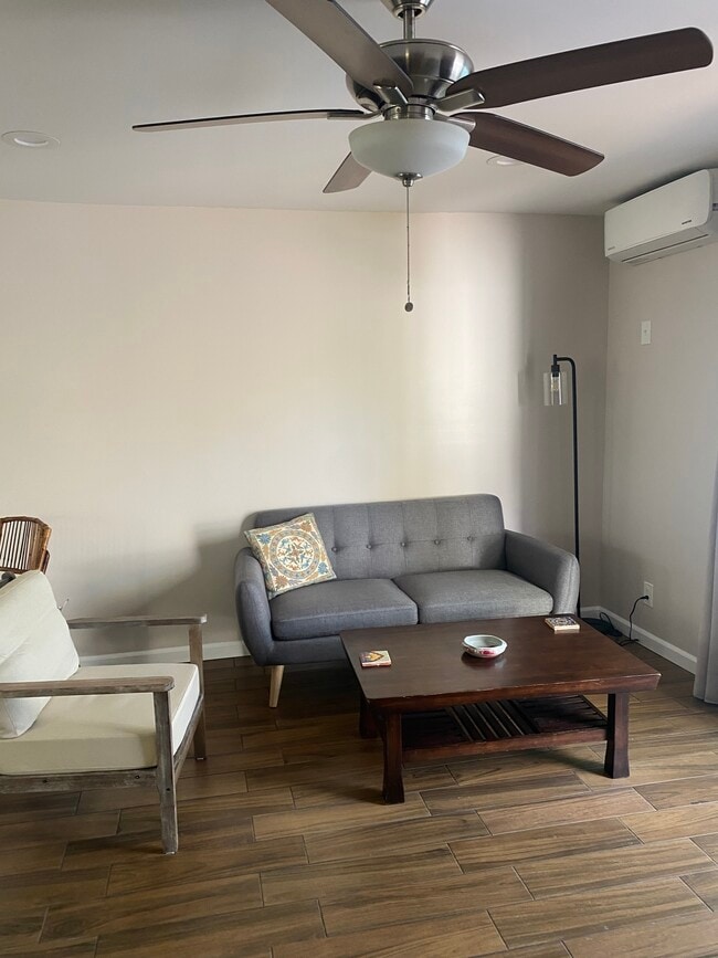 3675 Kelton Ave, Unit detached apartment