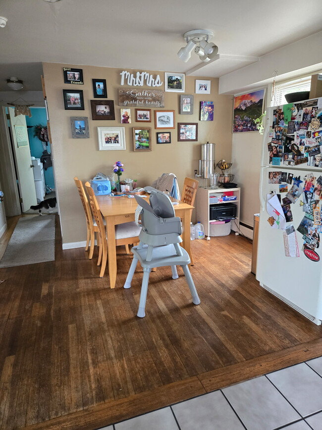 24 Carriage Dr, Unit Includes All Utilities in Enfield, CT - Foto de edificio - Building Photo