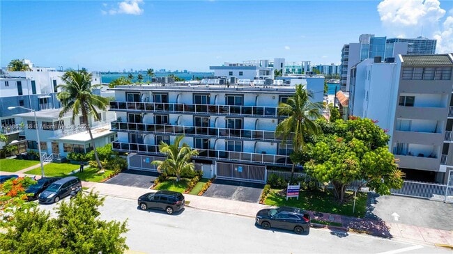 property at 1986 Biarritz Dr