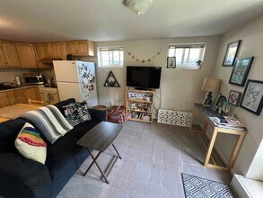 2240 Hillsdale Cir in Boulder, CO - Building Photo - Building Photo